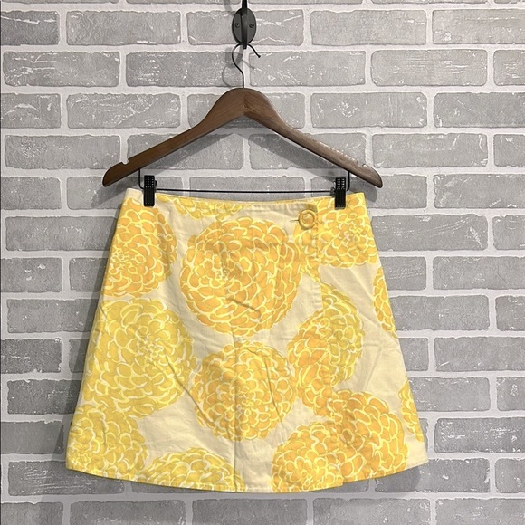 lesley evers Dresses & Skirts - Lesley Evers Yellow and White A-Line Mini Skirt Floral Skirt Women’s Size Small